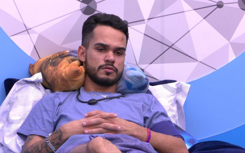 No BBB 25, João Gabriel e João Pedro pensam em falar com brother sobre voto: