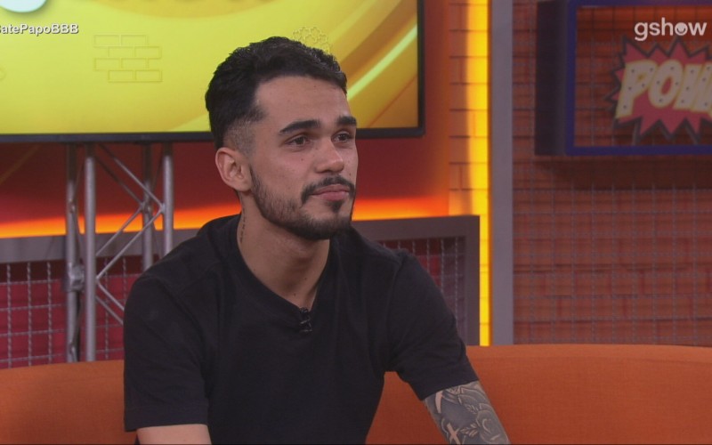 João Gabriel vê cenas de tretas com Aline e admite arrependimento: