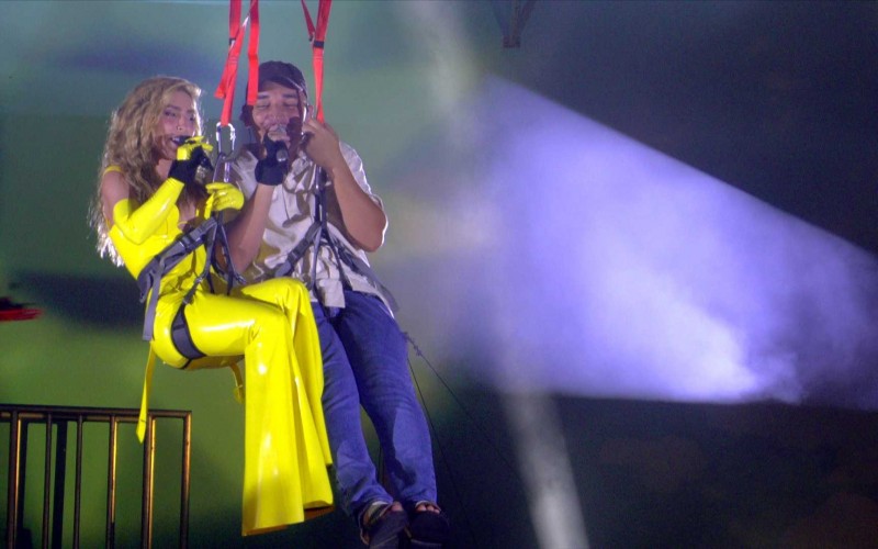 João Gomes e Manu Bahtidão chegam de tirolesa na Festa do BBB 25 e cantam juntos