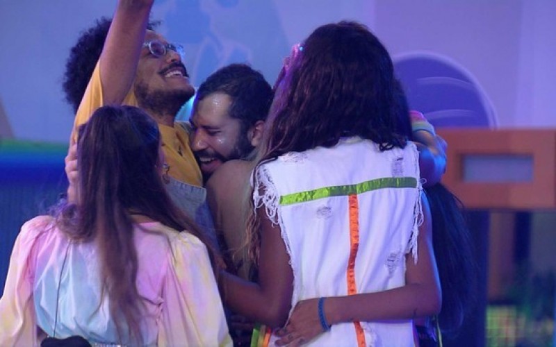 João Luiz revela plano de reencontro dos brothers do BBB21 após a pandemia e brinca: ‘Um dia 102 sem câmeras’