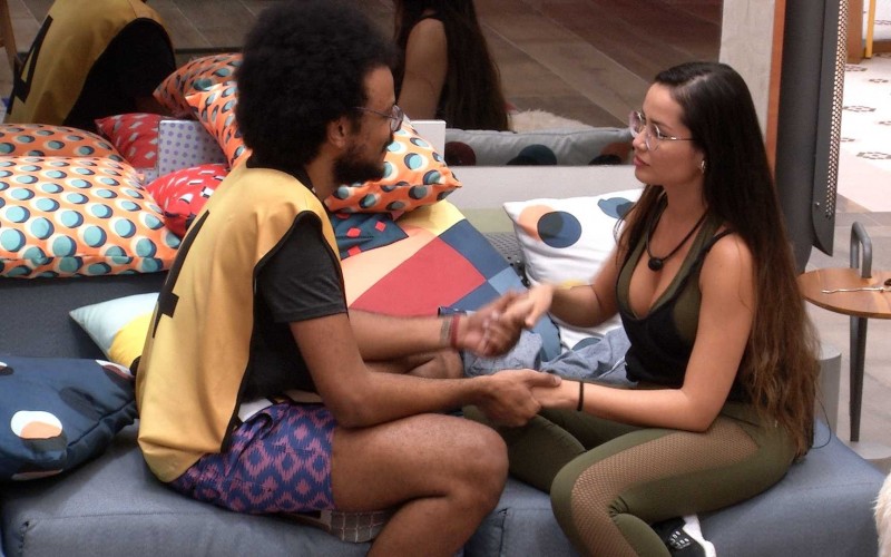 João Luiz se justifica para Juliette sobre não levar sister para o VIP e declara: