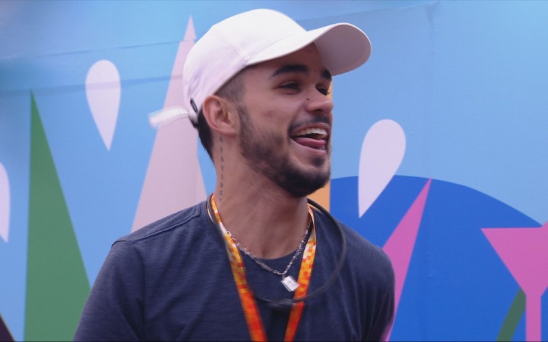 João Pedro aciona