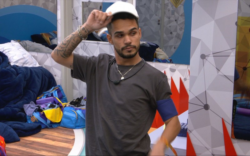 João Pedro acredita ser alvo de sister no BBB 25, e dispara:
