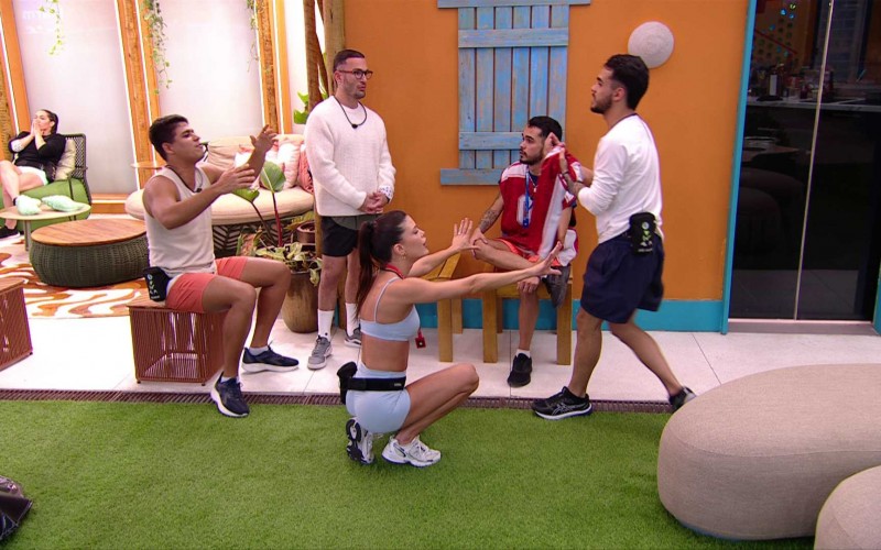 João Pedro declara durante discussão com Vitória Strada: