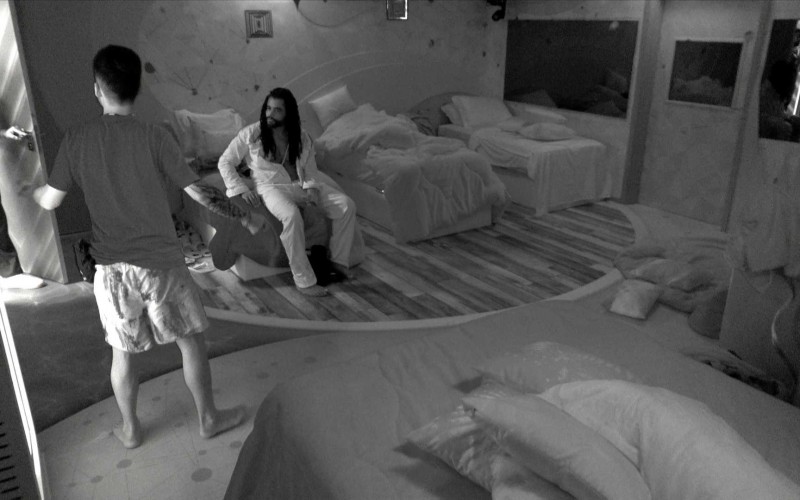 João Pedro reclama de ceder cama no BBB 25: