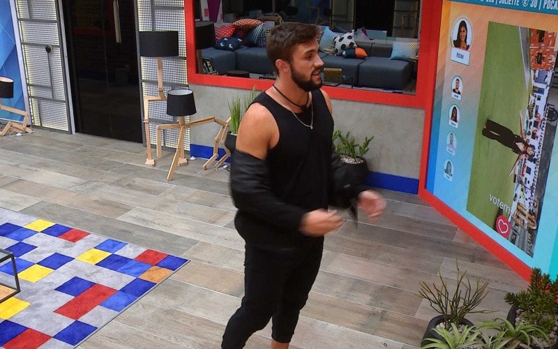 Juliette brinca ao ver Arthur arrumado para Paredão do BBB21: