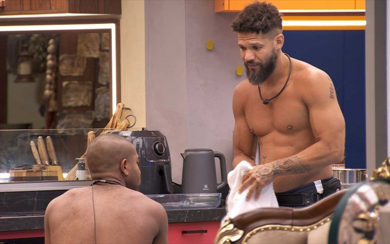 Juninho aconselha Davi sobre fazer refeições no BBB 24: