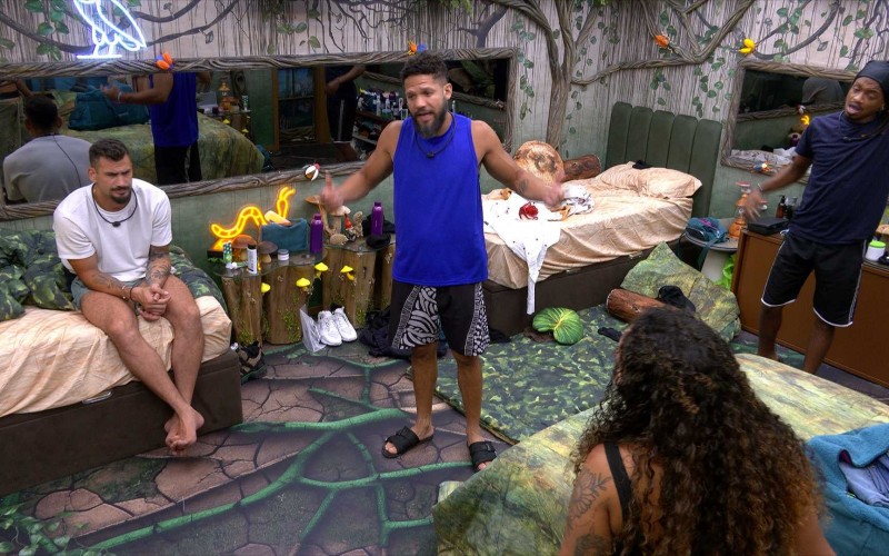 Juninho reclama de brother após jogar comida no lixo no BBB 24: