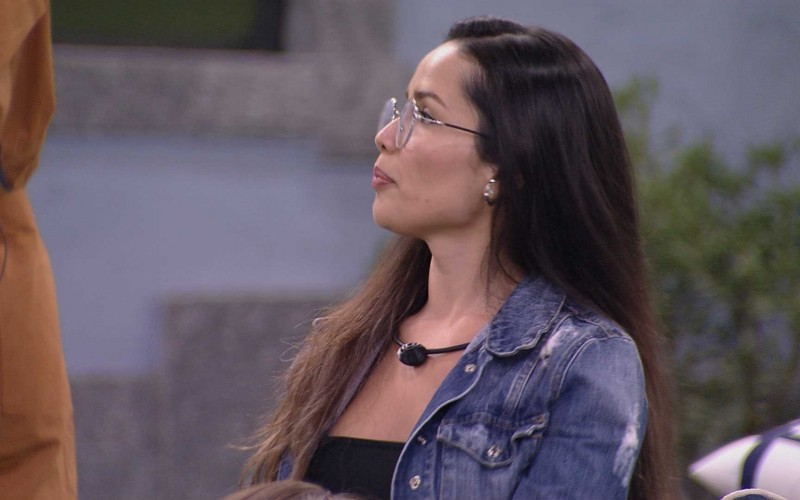 Karol Conká questiona Juliette sobre ser estranho julgar no BBB21 e ouve:
