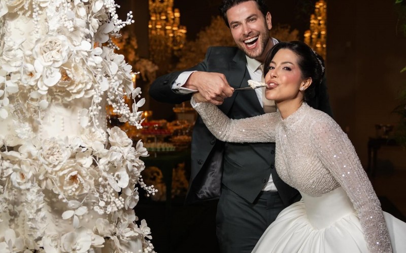 LaÃs Caldas e Gustavo Marsengo celebram 1º mês de casamento: