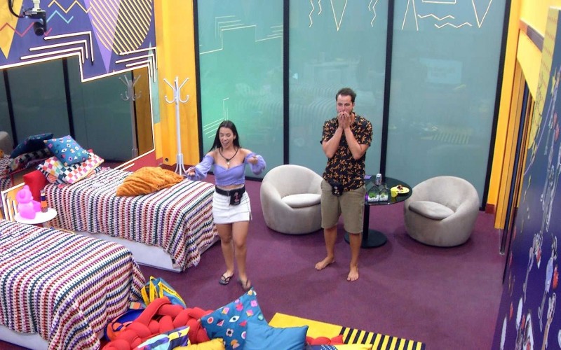 Larissa, da Casa de Vidro, lamenta ao começar festa no BBB 22: