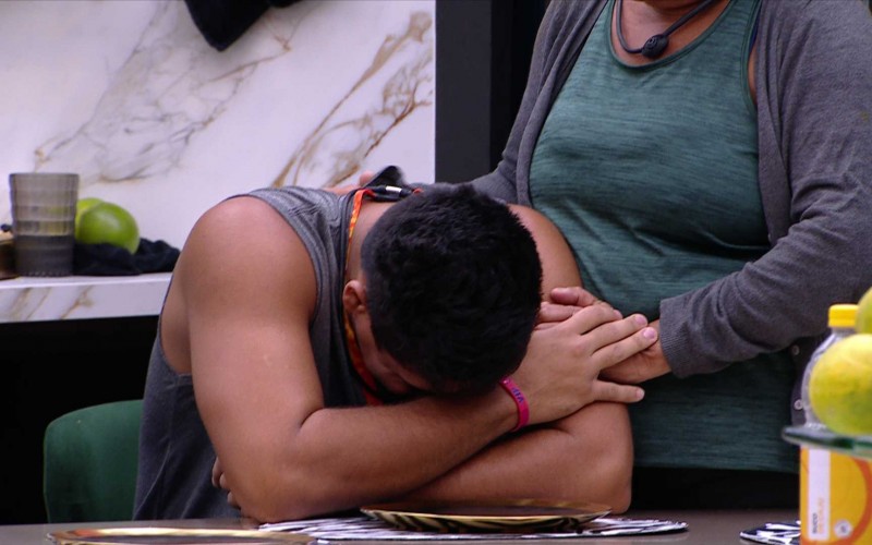 Líder Guilherme chora após desabafo de Gracyanne Barbosa no BBB 25