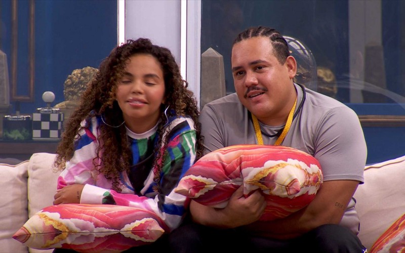 Lucas Henrique pede para Raquele sentar ao seu lado para evitar proximidade com Pitel no BBB 24