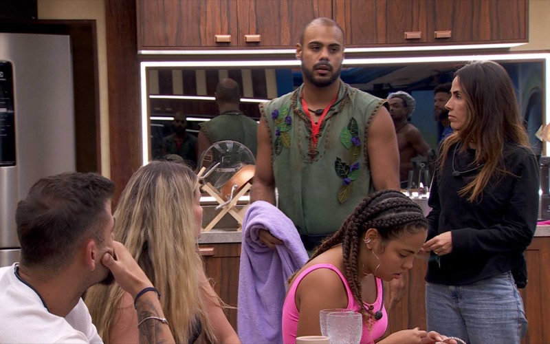 Luigi, do BBB 24, dá aviso para Marcus Vinicius e brother reage: