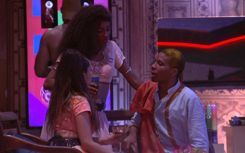 Lumena dispara para Lucas Penteado no BBB21: ‘Você fala muito’