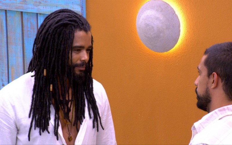 Maike e Diogo Almeida falam sobre VIP, e ator revela motivo de conversa com Vitória Strada
