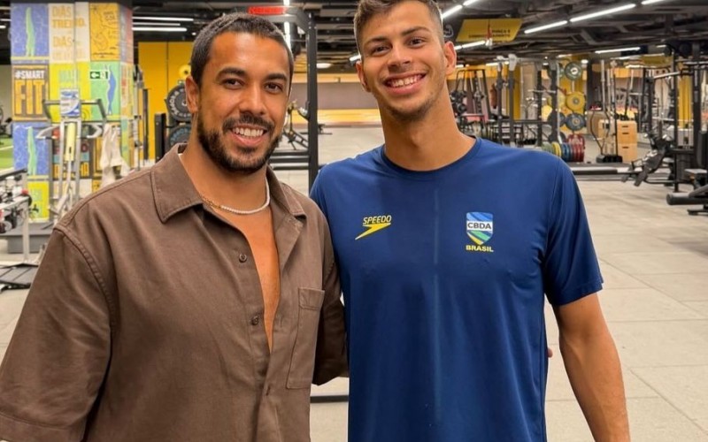 Maike encontra o nadador olÃmpico Guilherme Costa, o
