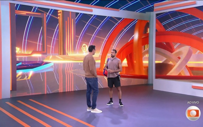 Maike encontra Tadeu Schmidt e fala sobre eliminação do BBB 25: