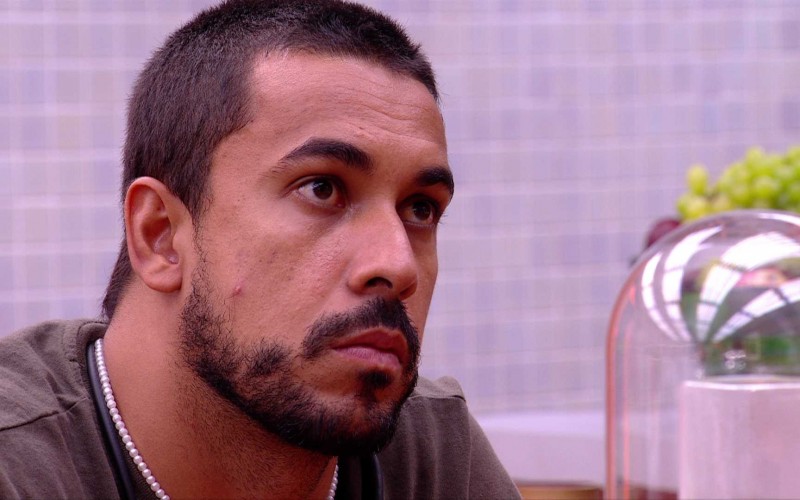 Maike escuta conversa de adversários na Central do LÃder e conclui: