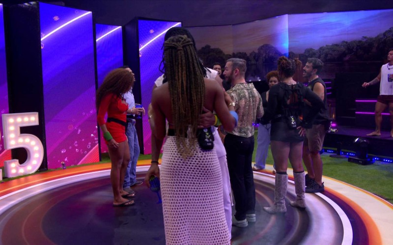 Maike reage a beijo de Diogo Almeida e Aline no BBB 25: