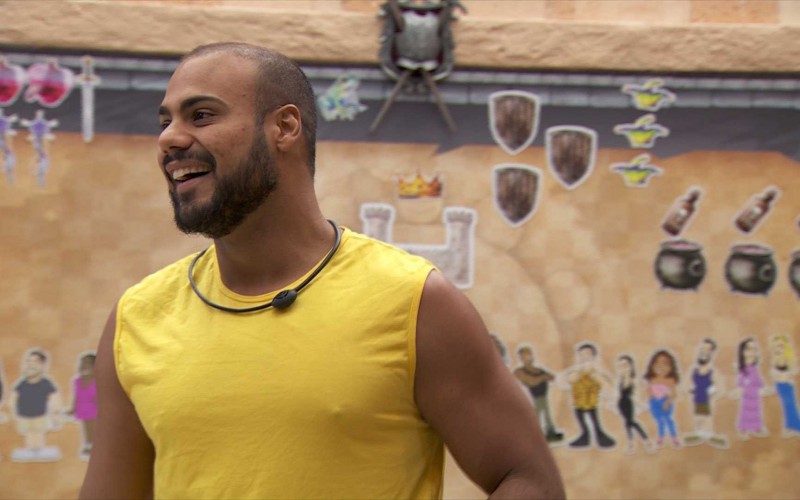 Marcus Vinicius toma susto com dragão do BBB 24 e diverte sisters