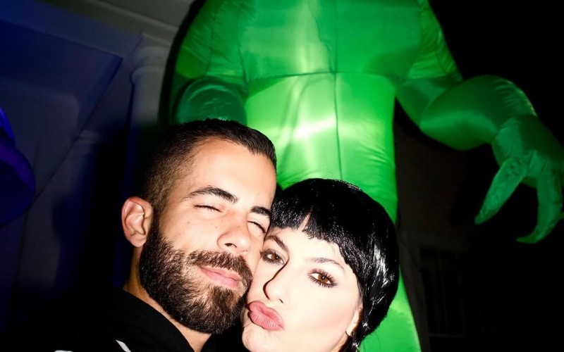 Mari Gonzalez mostra fantasia de Halloween em comemoração nos EUA com Pipo Marques