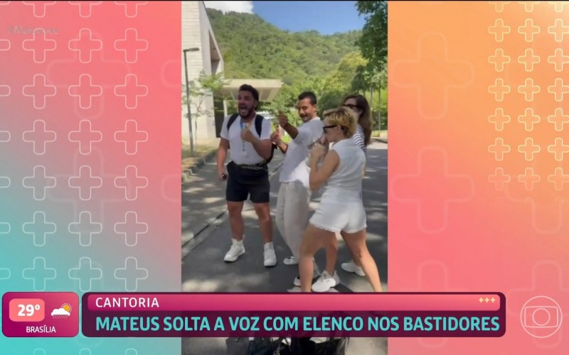 Mateus canta música