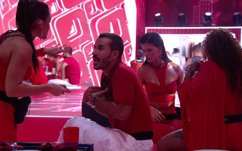 Mateus e Eva discutem em Festa do BBB 25, e brother dispara: