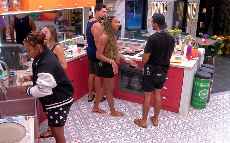 Mateus lembra resposta de Aline antes de deitar com Diogo Almeida no BBB 25