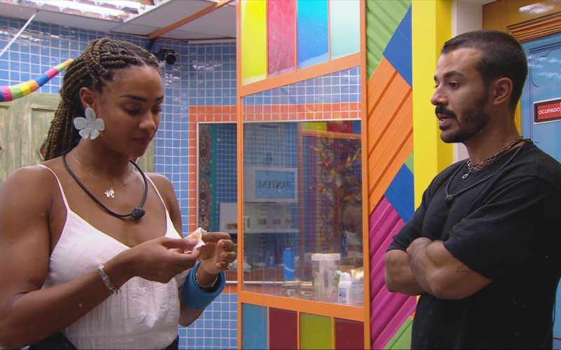 Mateus questiona Aline sobre Contragolpe de Vilma no Paredão: