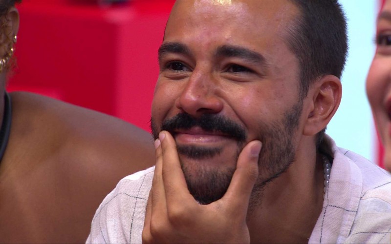 Mateus recebe Presente do Anjo: