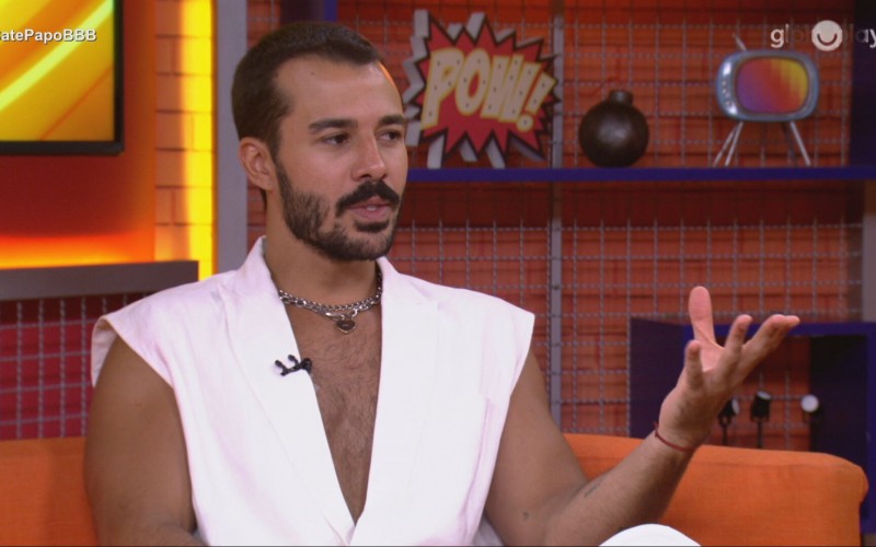Mateus vê cena de Eva em dúvida sobre indicação e responde a comentário de Gil: