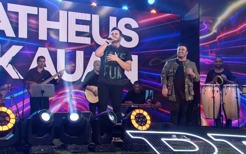 Matheus & Kauan empolga os finalistas com show no BBB 22