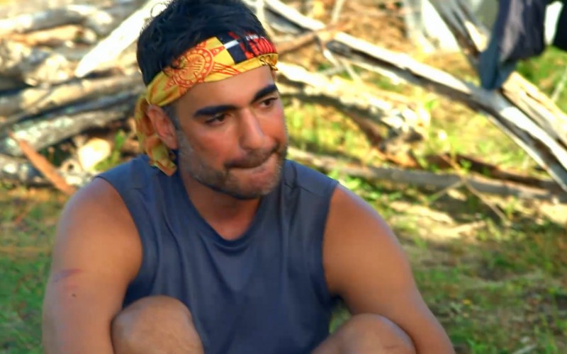 Matheus Pires se emociona ao falar sobre trauma de infância em