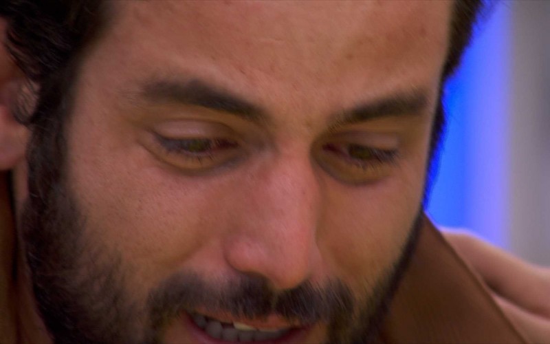 Matteus, do BBB 24, chora após receber vÃdeo da famÃlia no Presente do Anjo