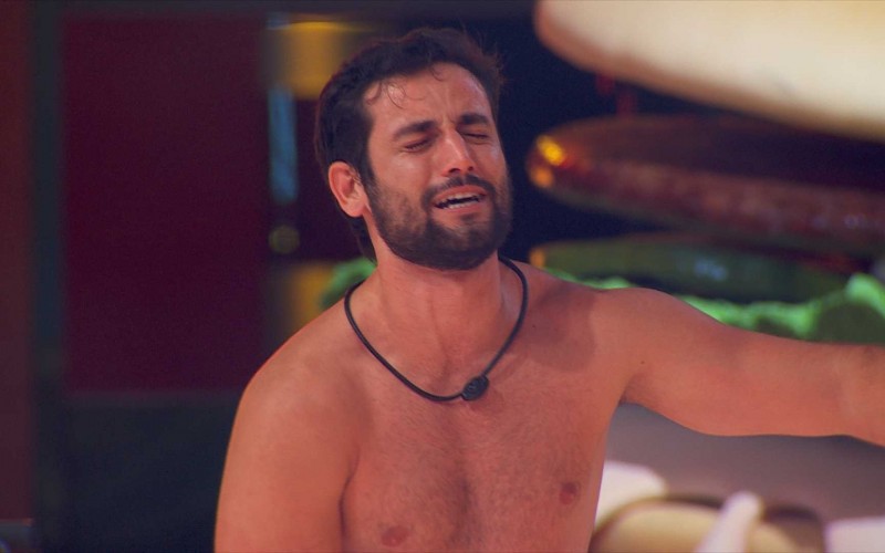 Matteus fica emocionado com música e chora durante Festa no BBB 24