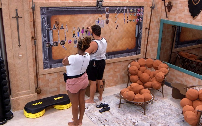 Michel conta para Raquele conversa do Quarto Gnomo, e diz que  Rodriguinho fez