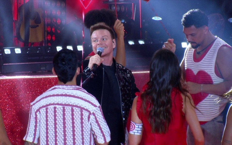 Michel Teló coloca brothers para dançar com hit "Ai Se Eu Te Pego":