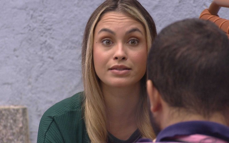 Na área externa do BBB21, Sarah opina sobre Jogo da Discórdia:
