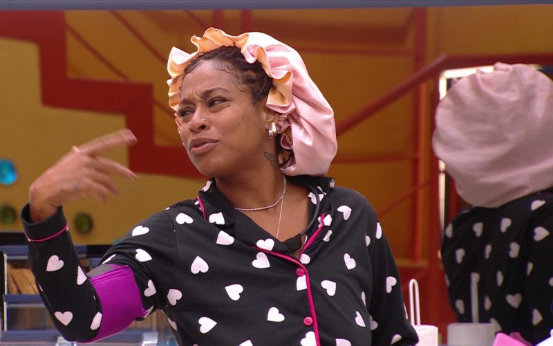 Na cozinha do BBB 25, Thamiris lembra traição: