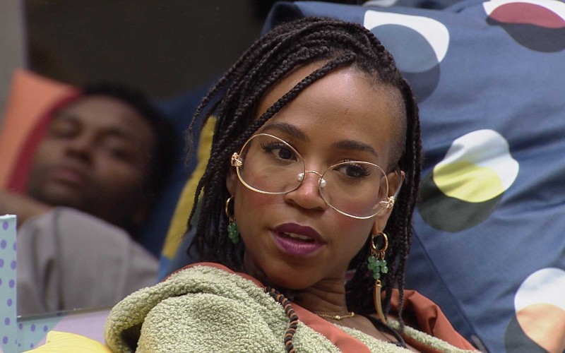 Na sala do BBB21, Karol Conká fala sobre brother com João Luiz: