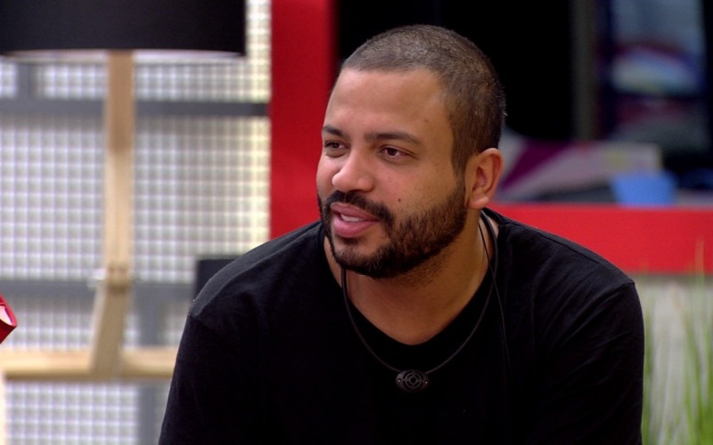 Na sala do BBB21, Projota comenta sobre o Líder: