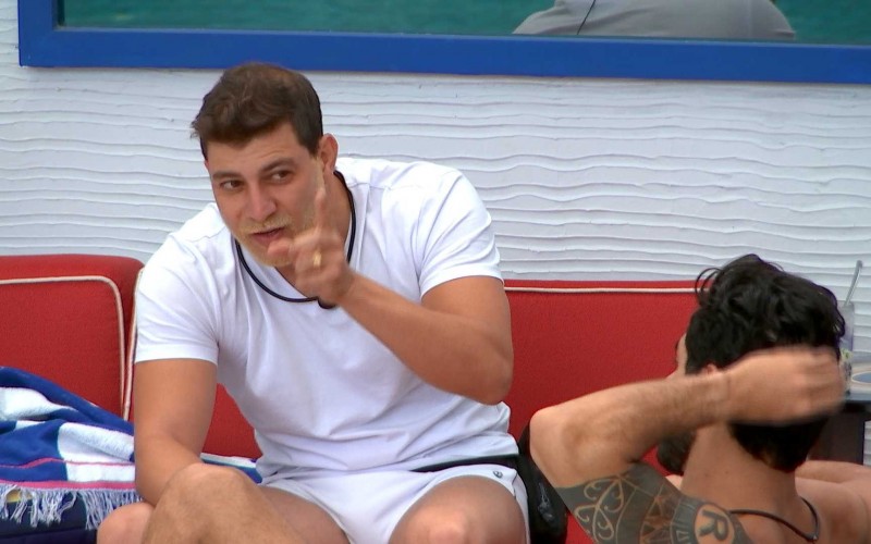 Na varanda do BBB21, Caio e Rodolffo especulam sobre voto de brother