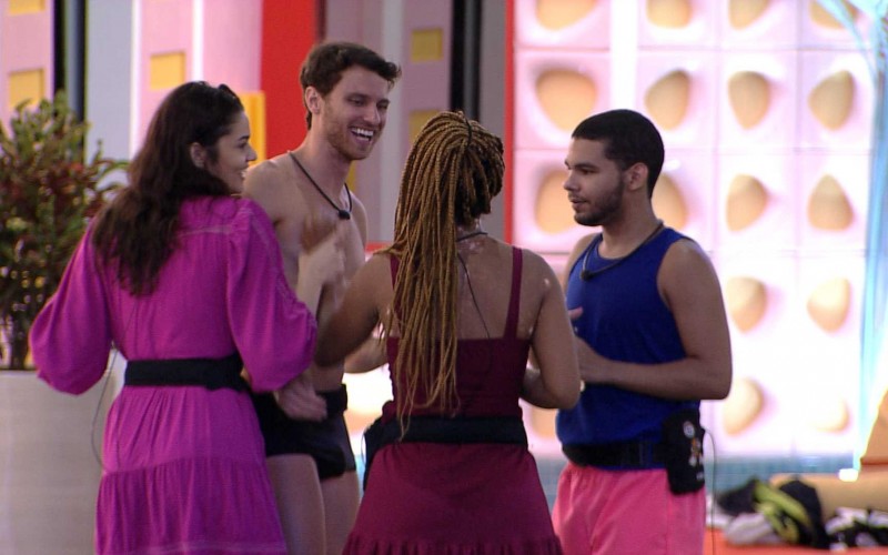 Natália comenta sobre brother do BBB22: