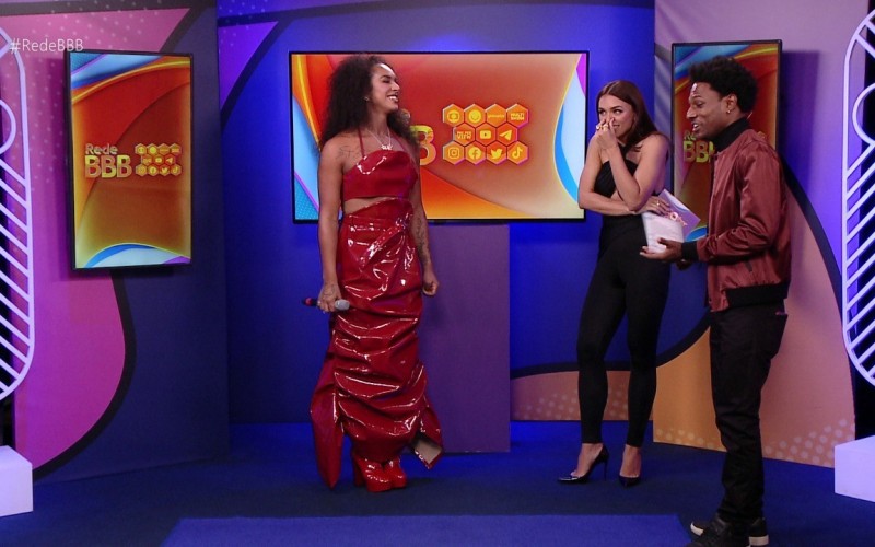 No Aquecimento RedeBBB, Linn da Quebrada brinca: