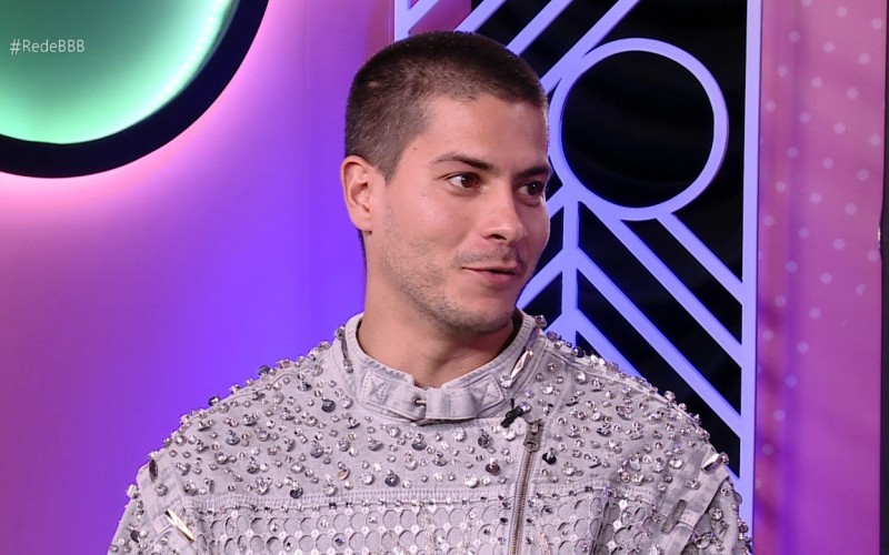 No Bate-Papo BBB, Arthur Aguiar assume que entrou sem coragem no BBB: