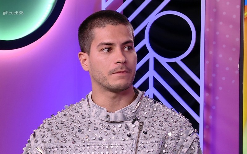 No Bate-Papo BBB, Arthur Aguiar diz que brothers fugiam dele na casa: