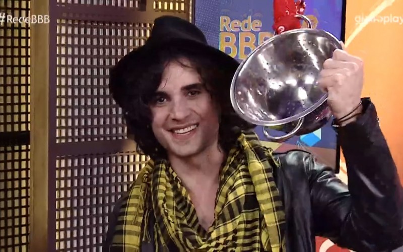 No Bate-Papo BBB, Fiuk fala sobre choro após edredom com ThaÃs e avalia sua relação com Juliette