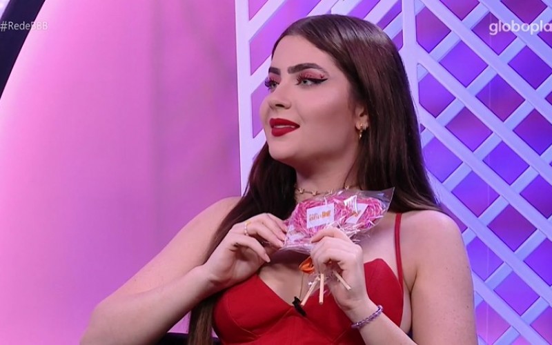 No Bate-Papo BBB, Jade Picon ganha pirulitos no Presente do Eliminado