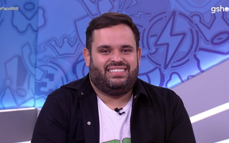 No Bate-Papo, Michel explica conflitos com Davi no BBB 24: